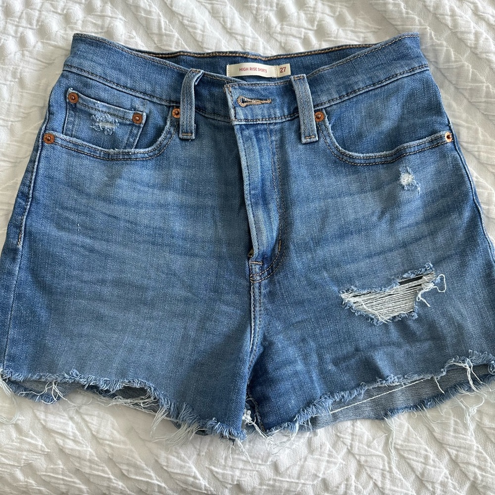 Levi’s high rise jean shorts. Size 27. Blue.